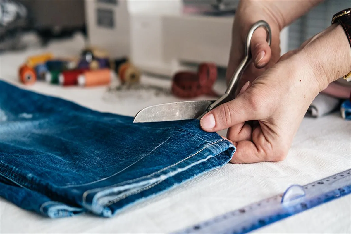 A Bespoke Tailor Explains How Trousers Should Fit  Put This On